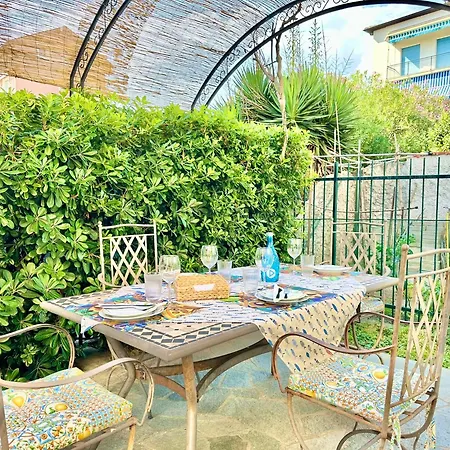 Apartamento Hostdomus - Casetta Bouganville *
